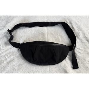 Athleta Fanny Pack Crossbody Interior Card Pockets Back Zip Pocket Black Nylon